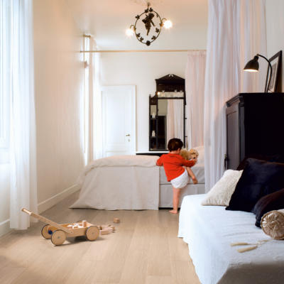 Quick-Step Impressive White Varnished Oak